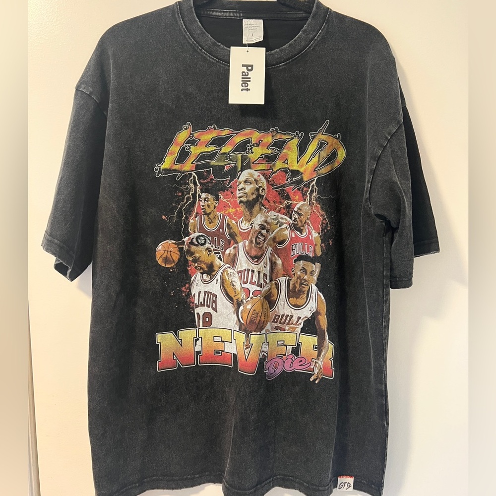 Pallet Legend Never Die Bulls Tee